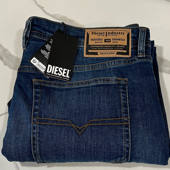 Diesel men's Buster tapered denim jeans size 38x32‎ button fly NWT - Picture 1 of 14